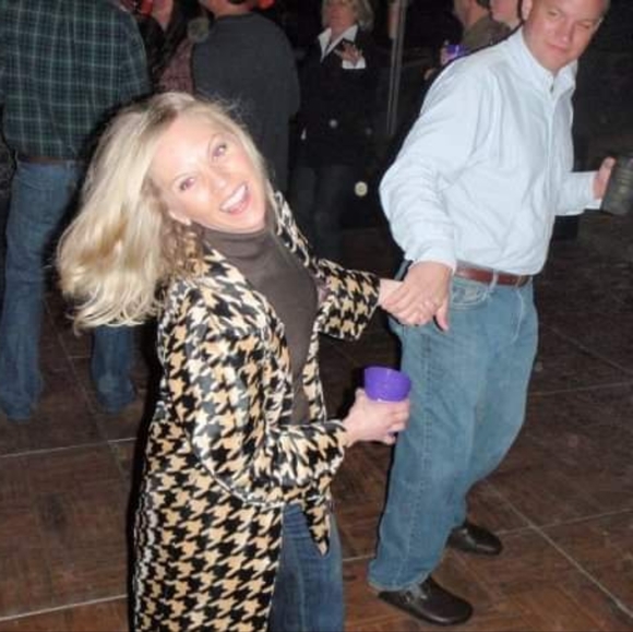 Meet your Posher, Lisa - Picture 2 of 3